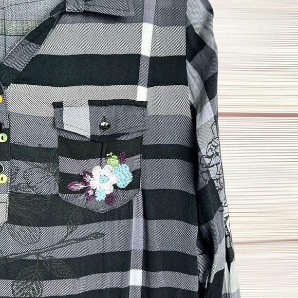 DESIGUAL LAURA ILLA Embroidered Gray Blouse Top Shirt V-neck Roll Tab Sleeve M-L - Picture 11 of 15